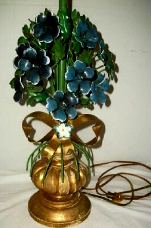 LÁMPARA ITALIANA TOLE ARCO FLORES AZULES EXUBERANTE RAMO MADERA DORADA CHIPPY AÑOS 60 HWR Foto 2 de 4