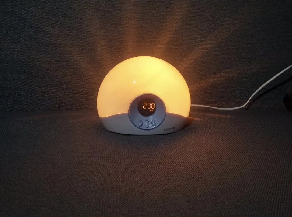 LUMIE Bodyclock STARTER 30 230V 50Hz UK Plug- Need Travel Adapter For Use In US - Image 2 of 3