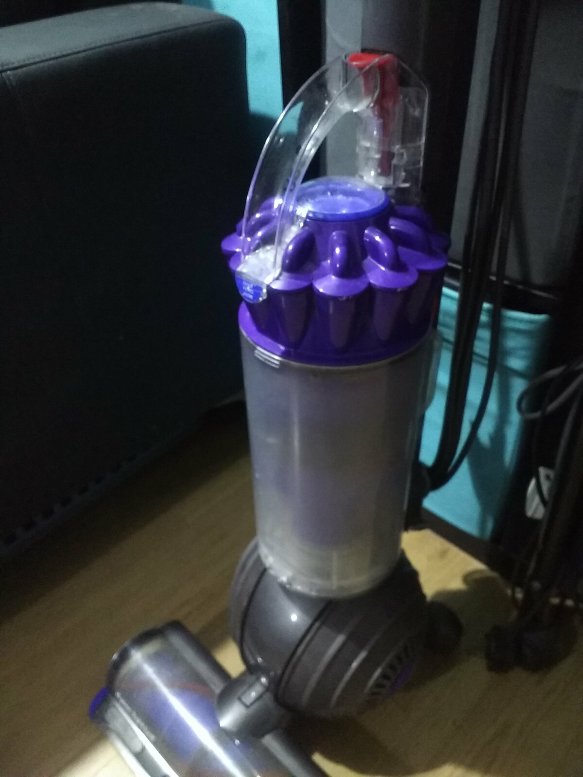 Dyson UP22 Light Ball Animal Ball Upright Vacuum Cleaner Working