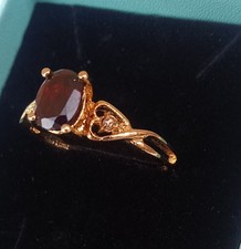 New 14k KGE Gold Granet Ring with Hearts & Tiny Diamonds Very Pretty ??