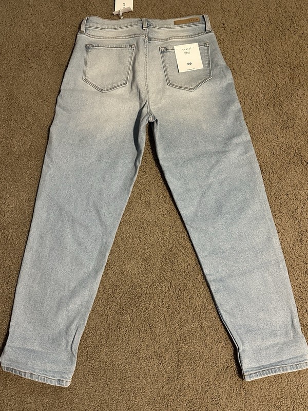 Woman's Cello High Rise Mom Jean, Asymmetrical Waist, Light Blue Wash, Size 9 