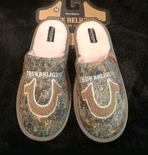 True Religion Mens 9-10 Fleece Horseshoe Charm Olive Floral House Slippers NWT 