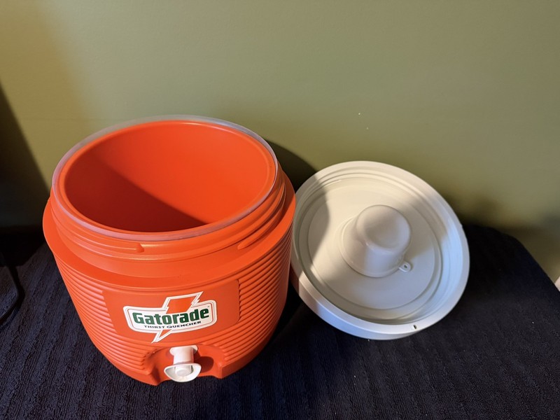 Gott Vintage Gatorade 1 Gallon Jug Dispenser Cooler. Used/VG clean used cond. 
