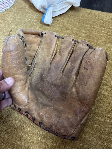 Vintage Early Wynn Wilson Baseball Glove