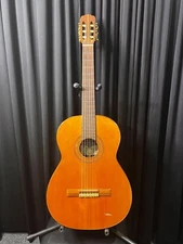 Classical Guitar, kairi Model No DB 2543, Condition as new, hardwood finish 1960