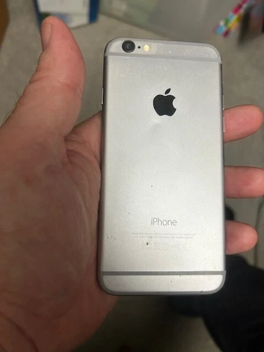 Apple iPhone 6 - 16 GB - Silver (Unlocked)