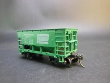 HO SCALE PENN CENTRAL PC 139847 ORE CAR W/KNUCKLE COUPELRS