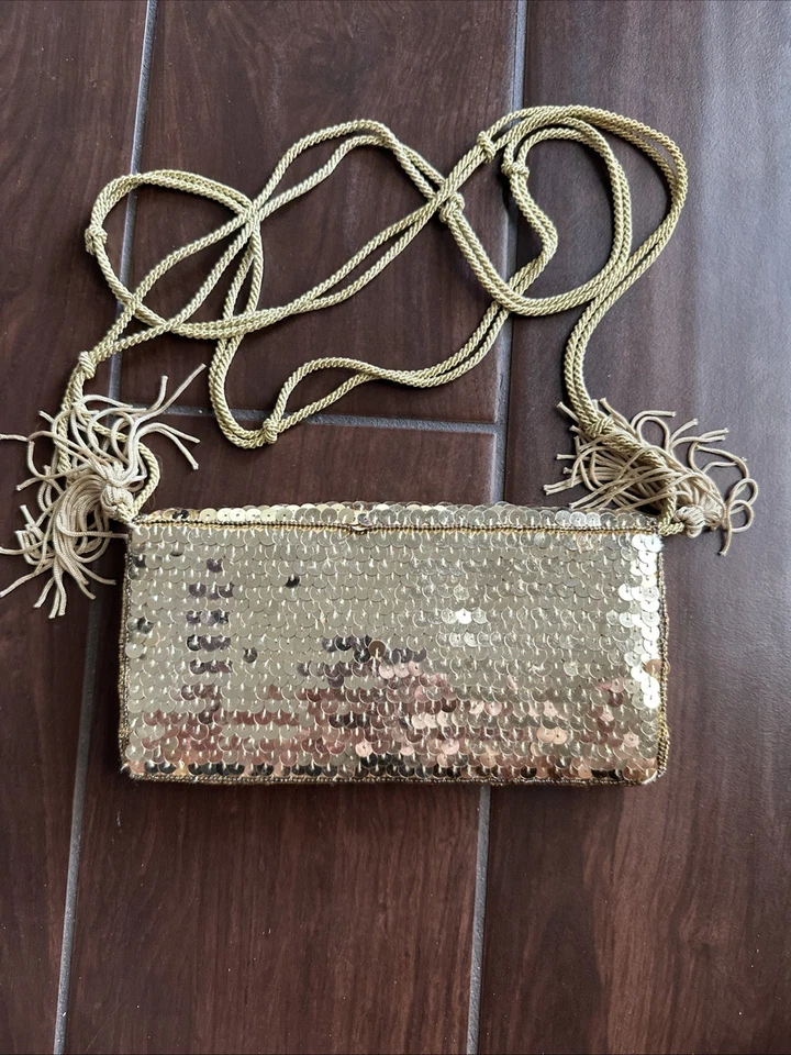 Bolso de noche vintage La Royale dorado con lentejuelas y flecos - mediados de la década de 1980 Foto 4 de 4