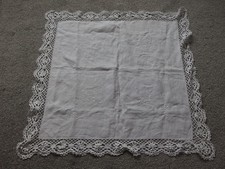 Antyczny vintage obrus na stół ręcznie haftowany i ręcznie robiony koronkowy wykończenie
