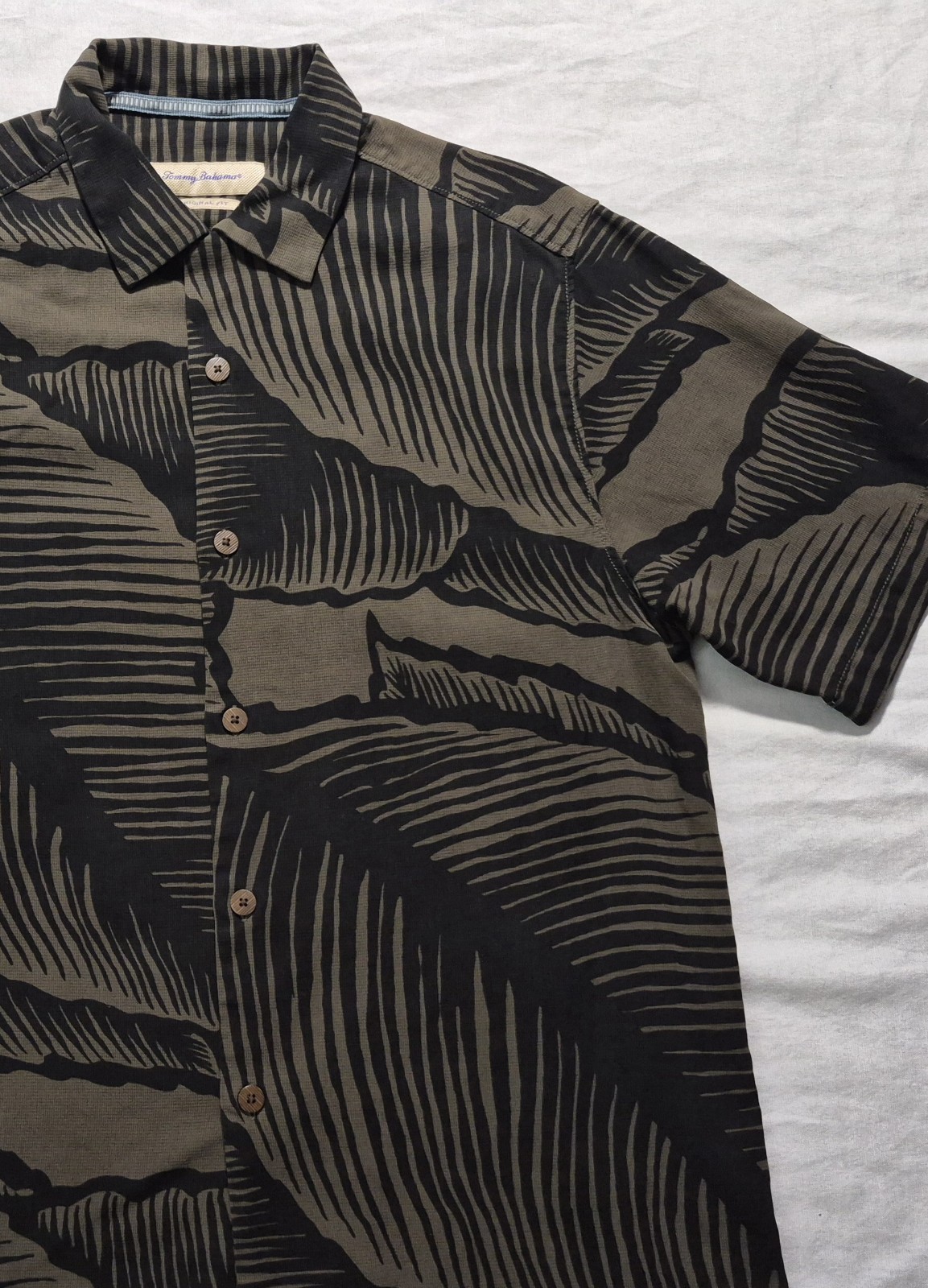 Tommy Bahama Mens Button Up Shirt Green Black Palm Leaf Print Silk Size Small