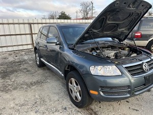 Driver Front Spindle/Knuckle Fits 04-10 TOUAREG 104797286