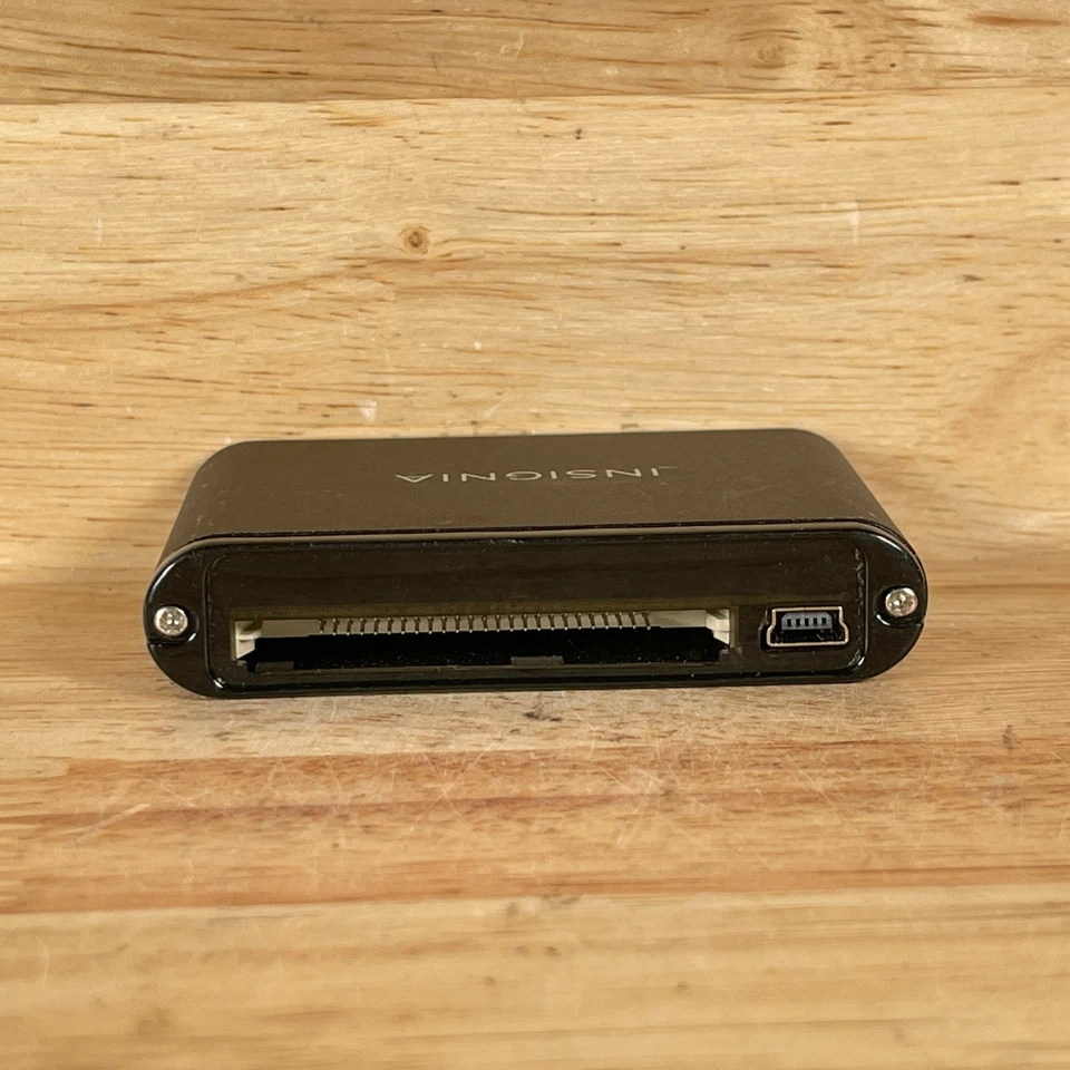 Insignia NS-CR20A1 Black Portable USB 2.0 Multiformat Memory Card Reader - Image 3 of 4