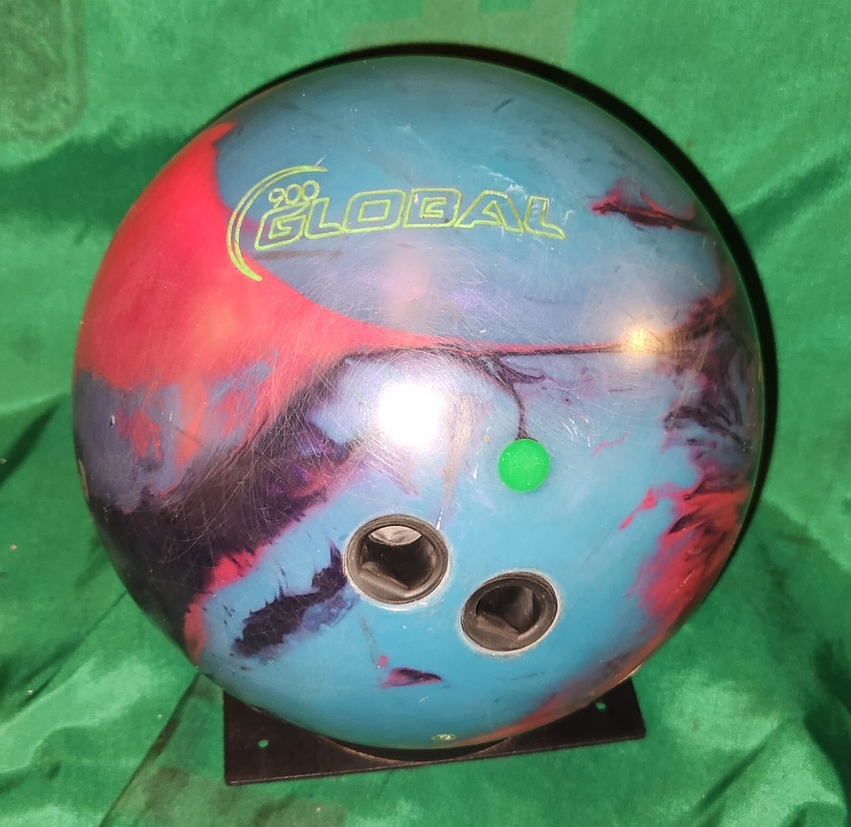 900 Global Zen Soul Bowling Ball 15 lbs Preowned Span 3 3/4