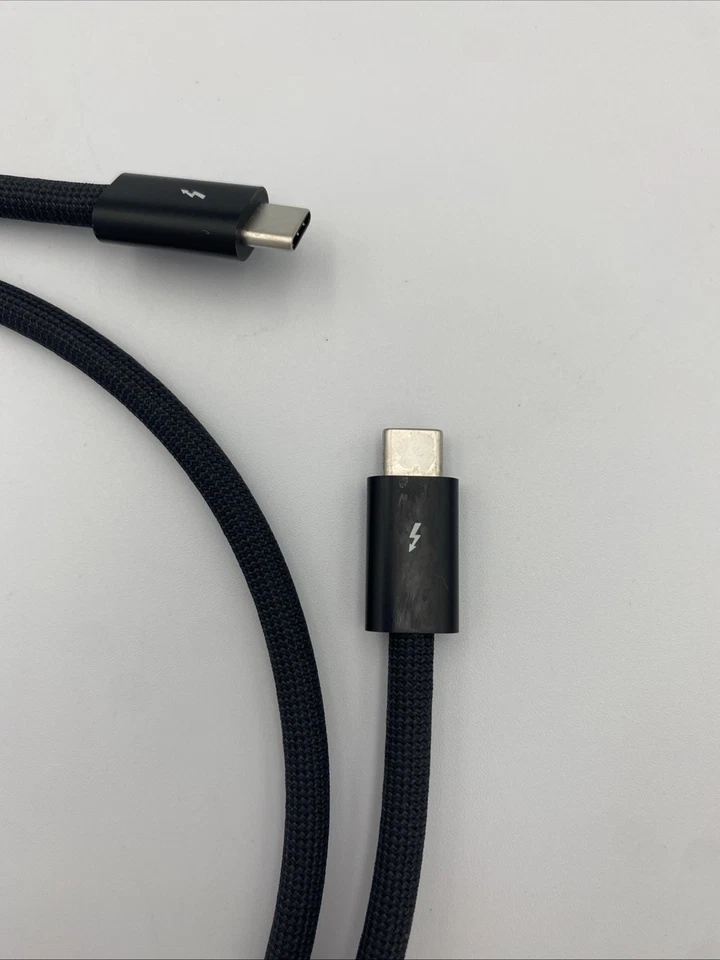 Apple Genuine Thunderbolt 4 Pro Cable - 1m, Black,  MU883AM/A,  A2804 - Image 2 of 3