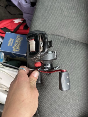 #ad Abu Garcia Black Max BMAX3 Low Profile Baitcast Reel 6.4:1 RH Black Red $25.00