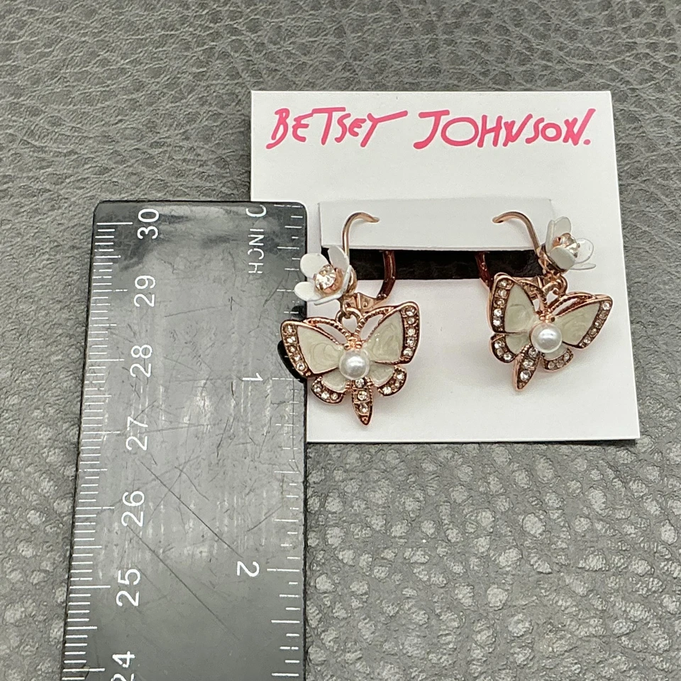 Pendientes colgantes Betsey Johnson mariposa tono oro rosa perlas cristal flores Foto 3 de 4