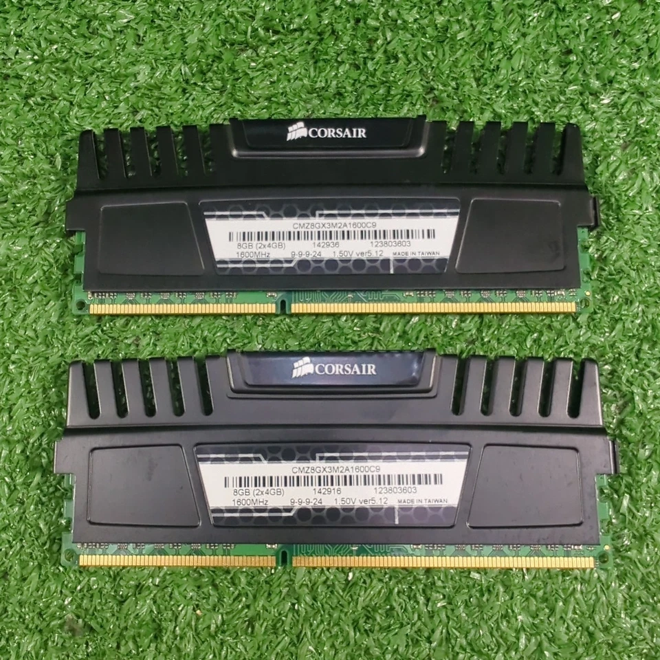 Corsair Vengeance 16GB (2x8GB) DDR3 1600MHz High-Performance RAM Kit - Image 2 of 4