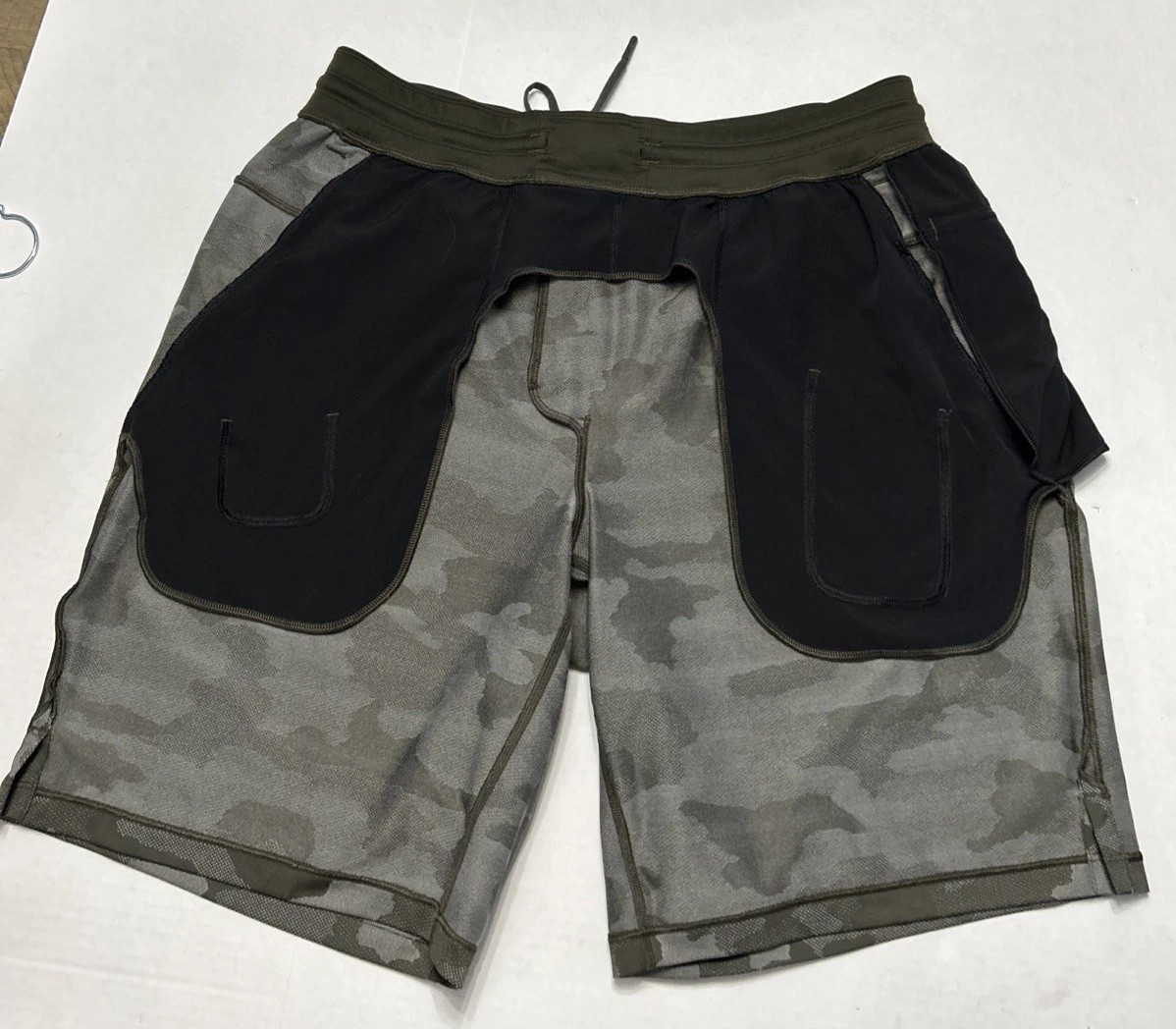Lululemon T.H.E. Shorts 9" Linerless Variegated Mesh Camo Max Dark Olive Size XL