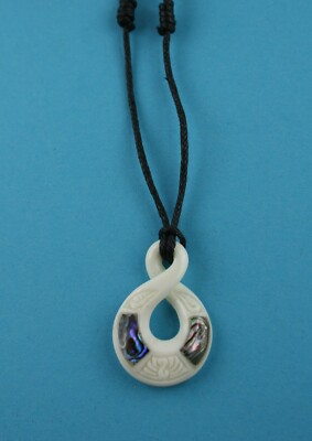 Maori Knochen Carving  Single Twist Neuseeland  mit Schmuckbox