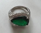 Vintage ring sterling silver 925 Size 8 Weight 5.9 g. Green stone.