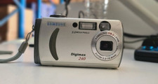 Samsung Digimax 240 2.0MP Digital Camera - Silver