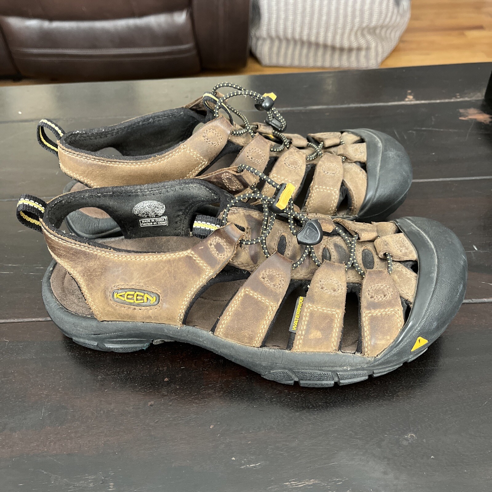 Sandali sportivi impermeabili da donna Keen taglia 9 marroni Newport pelle punta chiusa