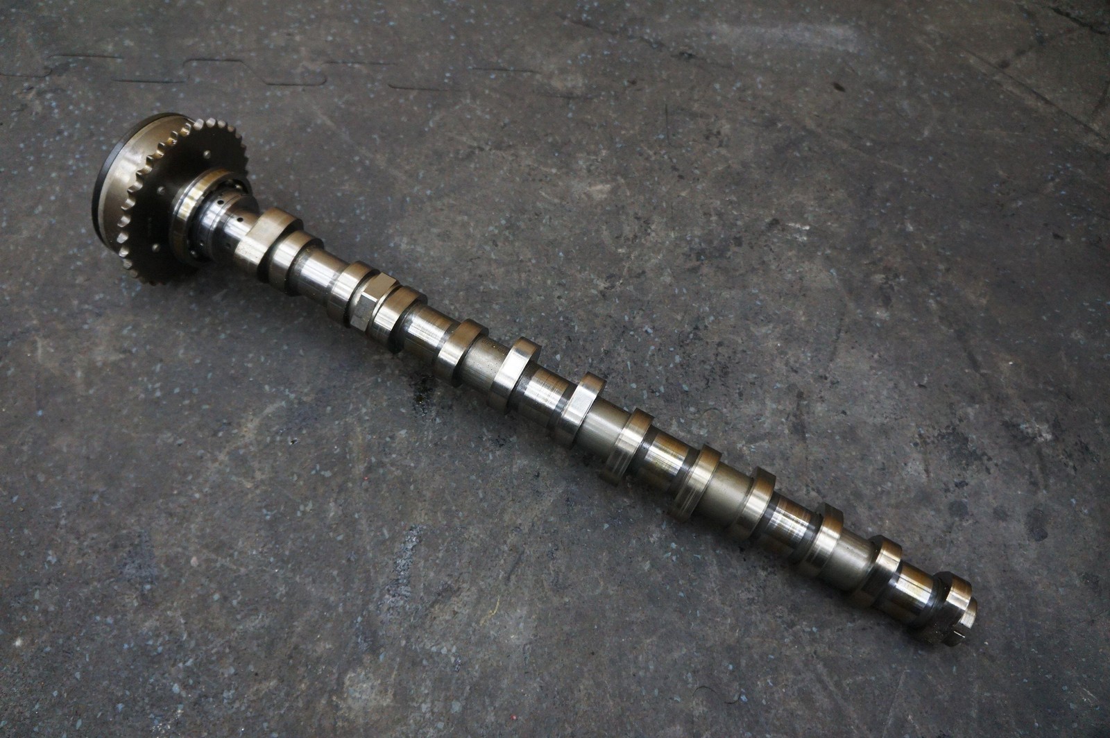 Intake Inlet Cam Camshaft Cylinder 1-4 057109007AD 6.0L W12 Bentley Bentayga 15+