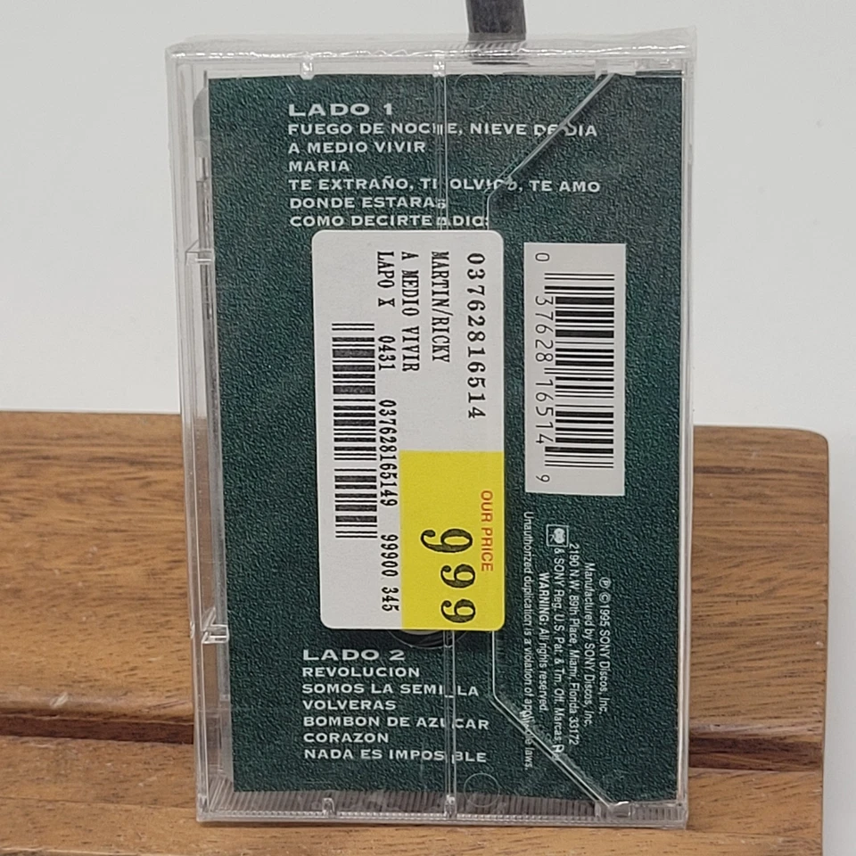 New Sealed Ricky Martin A Medio Vivir Cassette Tape Latin  Spanish Music  Foto 2 de 2