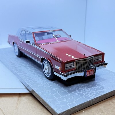 AMC 1:18 Cadillac Eldorado Biarritz 1980 RedTwo-door luxury sedan model