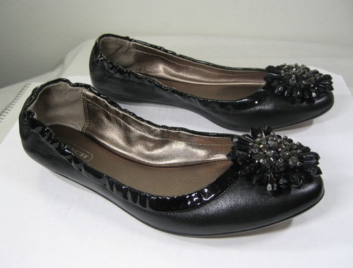 Nuova con scatola Coach Melanie in pelle nera/finiture brevettate balletto piatte US 6 scarpe con fiori gioielli - Foto 5 di 12