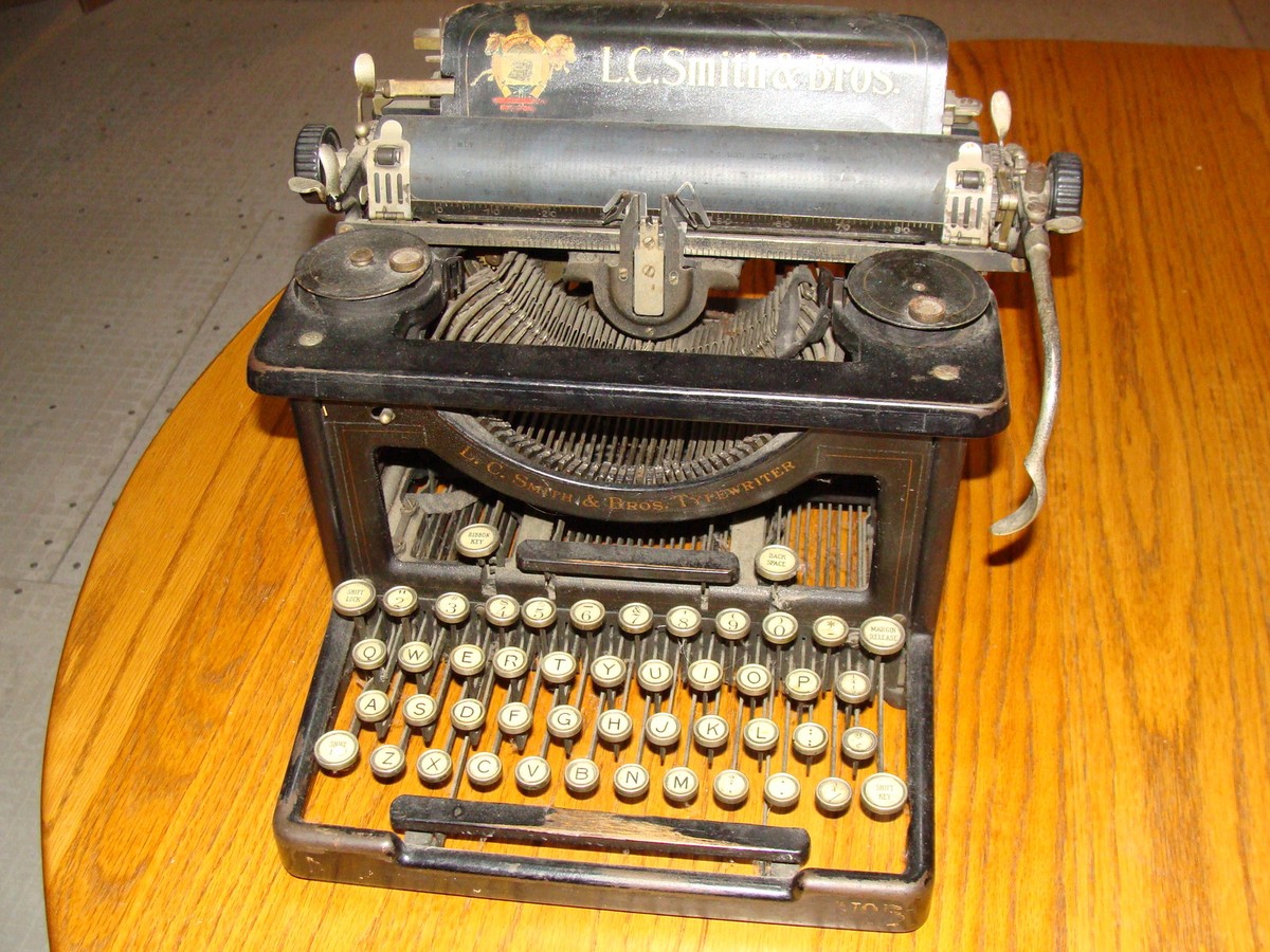 VINTAGE ANTIQUE TYPEWRITER L.C. SMITH & BROTHERS | eBay VINTAGE ANTIQUE TYPEWRITER L.C. SMITH & BROTHERS | eBay
