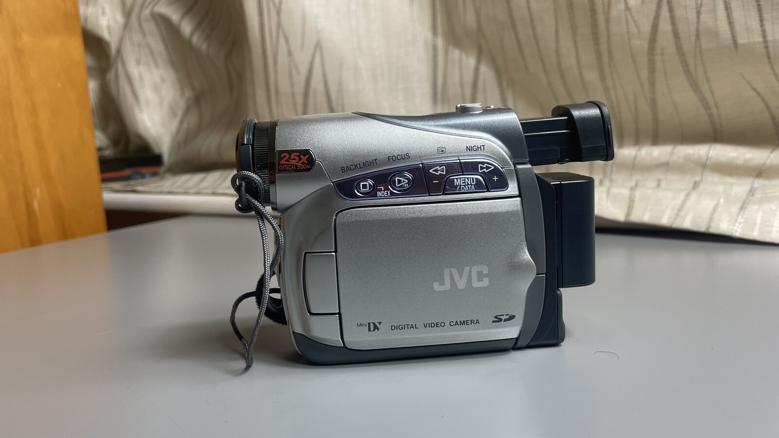 JVC GRD290EK MiniDV/SD 25x Zoom Video Camera Camcorder, Battery