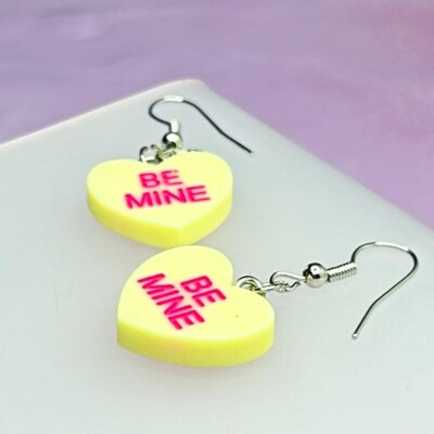 Gelbe ''Be Mine'' Liebe Herz süße Ohrringe - neu mit Etikett - süß lustig Handarbeit