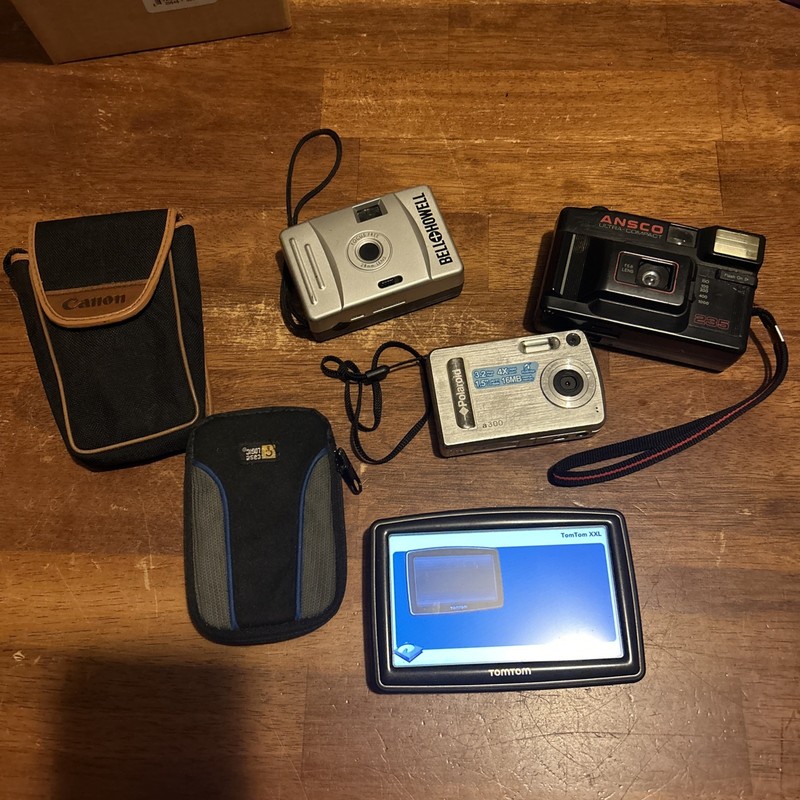 Lot of 3 vintage cameras & 2 Camera cases & Tom-Tom XXL GPS FOR PARTS Untested