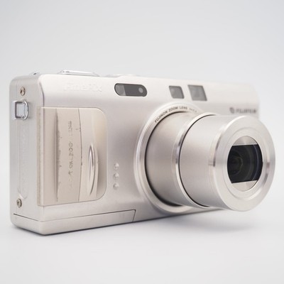 N Mint] FUJIFILM FinePix F810 Silver Digital Camera 6.3MP w