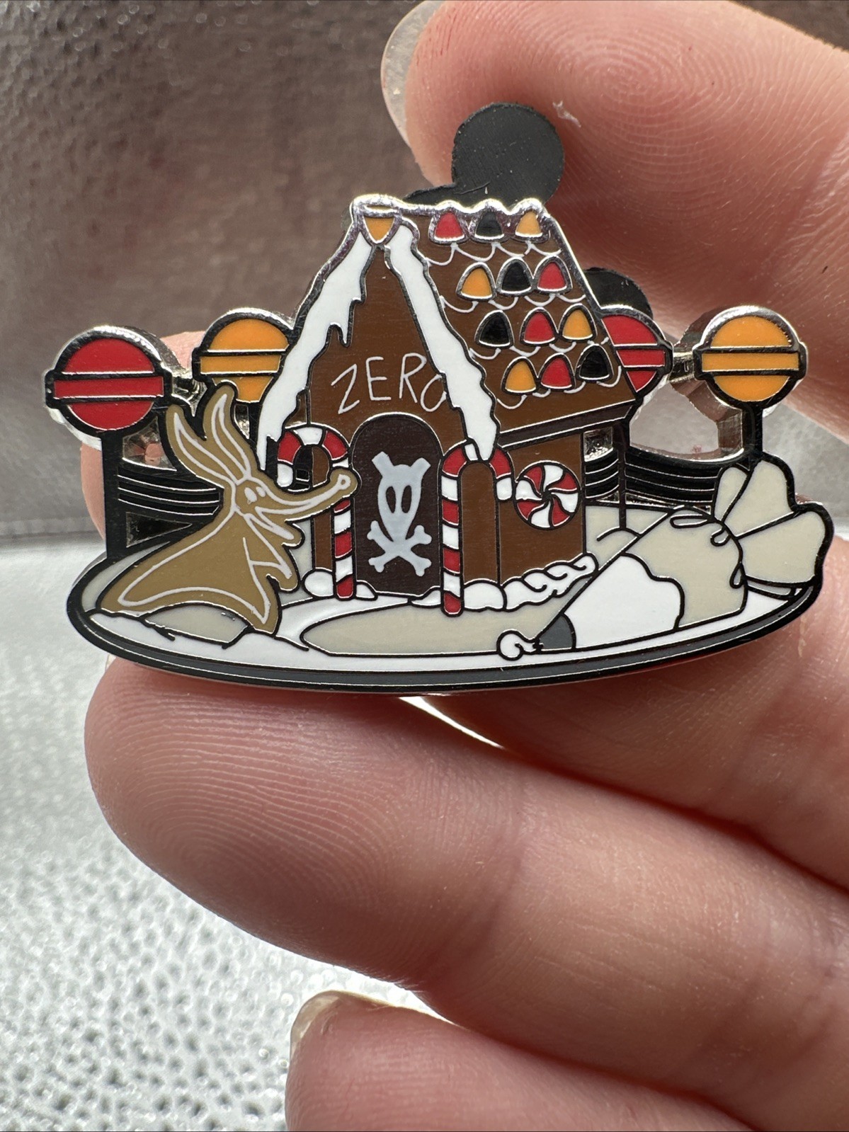Disney Gingerbread Pin Series. Zero Dog House. Nightmare Before Christmas 