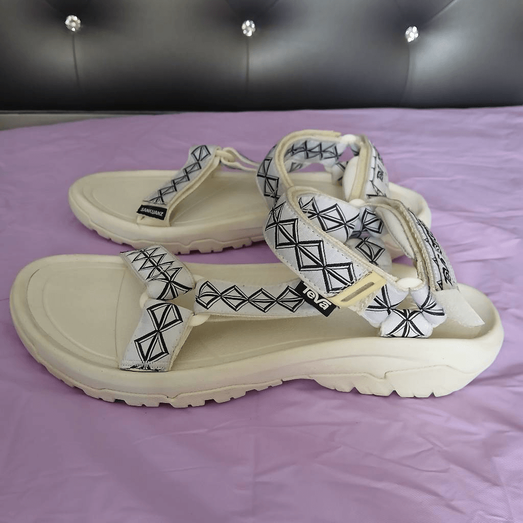 Teva Sankuanz Women's Size 9 Hurricane Hiking Sandals in White Cream & Black  