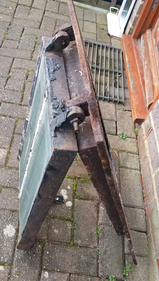 Tragaluz antiguo vintage de metal fundido acristalado techo inclinado ventana de apertura 30x21 Foto 3 de 4