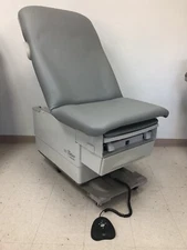 Pre-Owned Ritter 223 Power Hi-Low Exam Table Foot Control New Upholstery