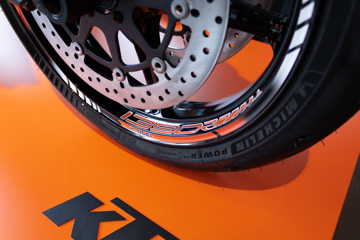 Rim well and rim edge stickers suitable for your KTM 1390