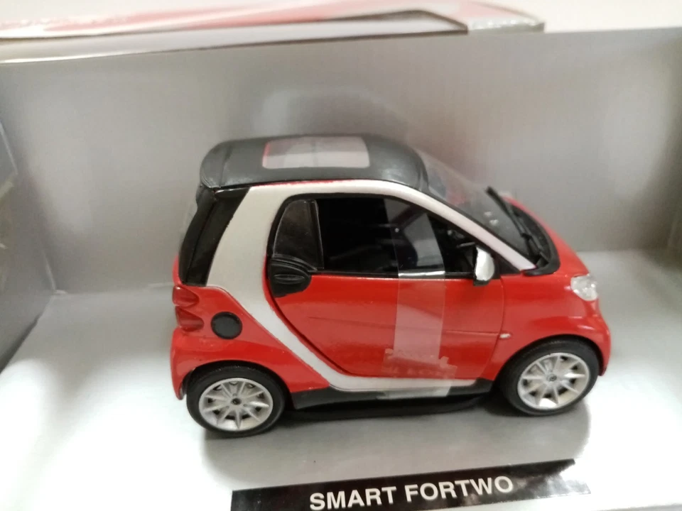 smart ForTwo  rosso modellino NewRay 1/24 - Immagine 2 di 4