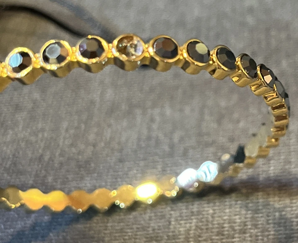 "Brazalete circular festoneado con cristales negros Marc By Mark Jacob's 14k GP 7,8""" Foto 3 de 4