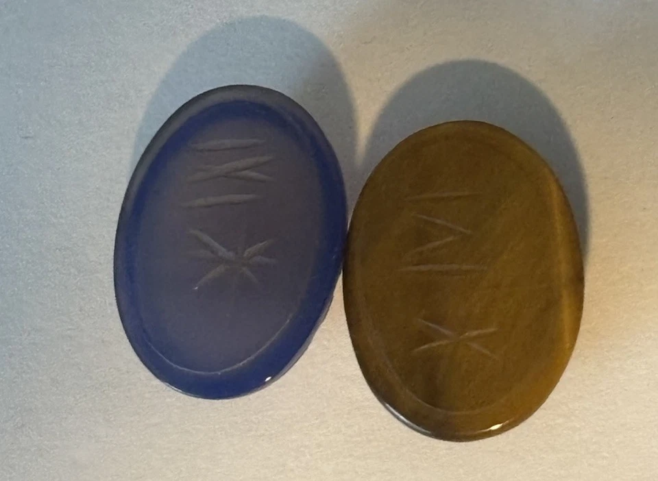 PIEDRAS PRECIOSAS: dos escarabajos tallados a mano 15,0 quilates cada uno (30 quilates en total) Foto 2 de 3