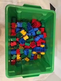 Lego Duplo 3099  green storage Tub 136 Pieces Pre-Owned 