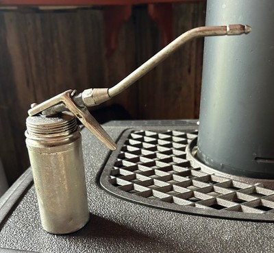 Vintage  Aro Equipment Trigger Pump 234 Oiler Oil Can USA Works 5  Tall Bryan OH