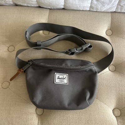 Herschel Supply Graphite Gray Fanny Pack Hip Waist Belt Bag Travel Vacation EUC