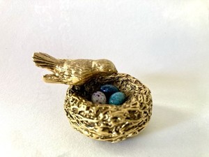 Vintage Gold Tone Perfume Max Factor Bird Nest With Bird And Eggs Hinged Compact