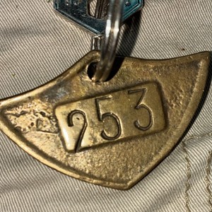 EXCURSION ROMA Metal Gold Tone Travel Keychain Key Ring Modern Era (1970-Now)