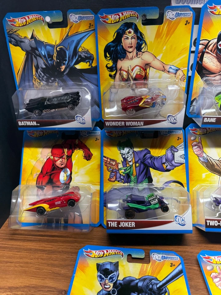 10 Hot Wheels DC Comics Universe 2012 Sealed Set w Extras 👀 Fac. Errors also👀 - Image 2 of 4