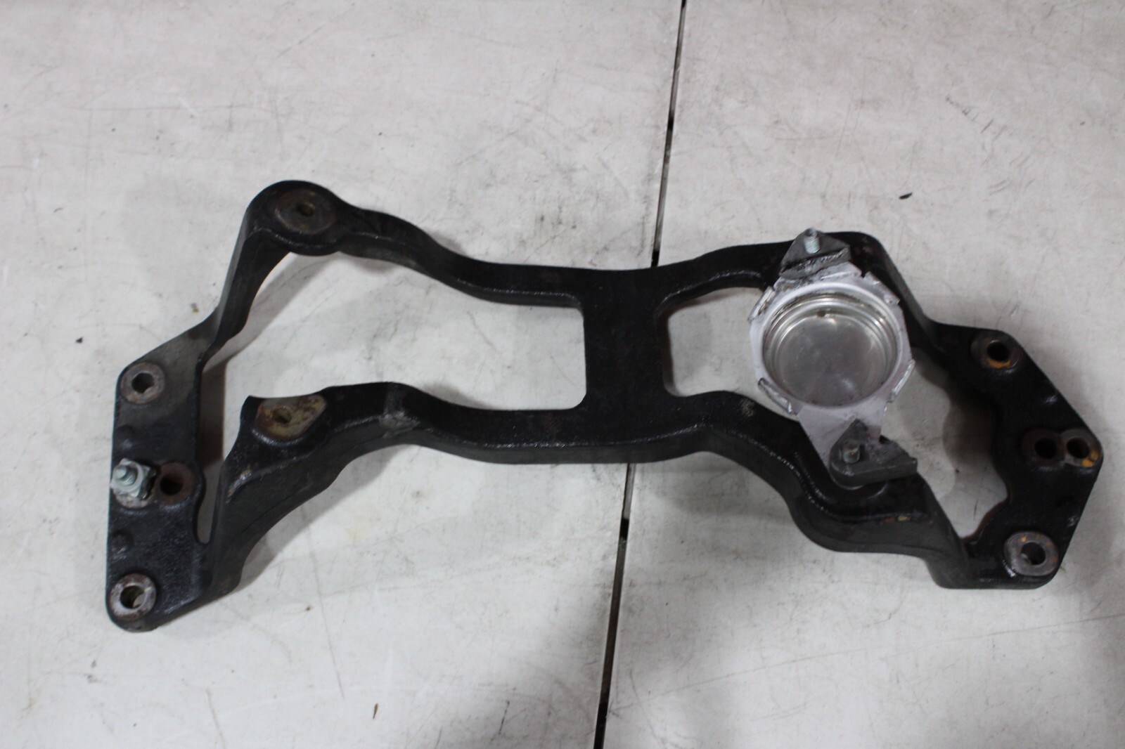 06-11 BENTLEY CONTINENTAL FLYING SPUR TRANSMISSION CROSSMEMBER MOUNT
